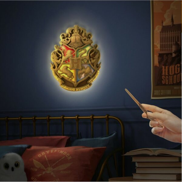 Lampara paladone harry potter escudo de hogwarts con varita control remoto