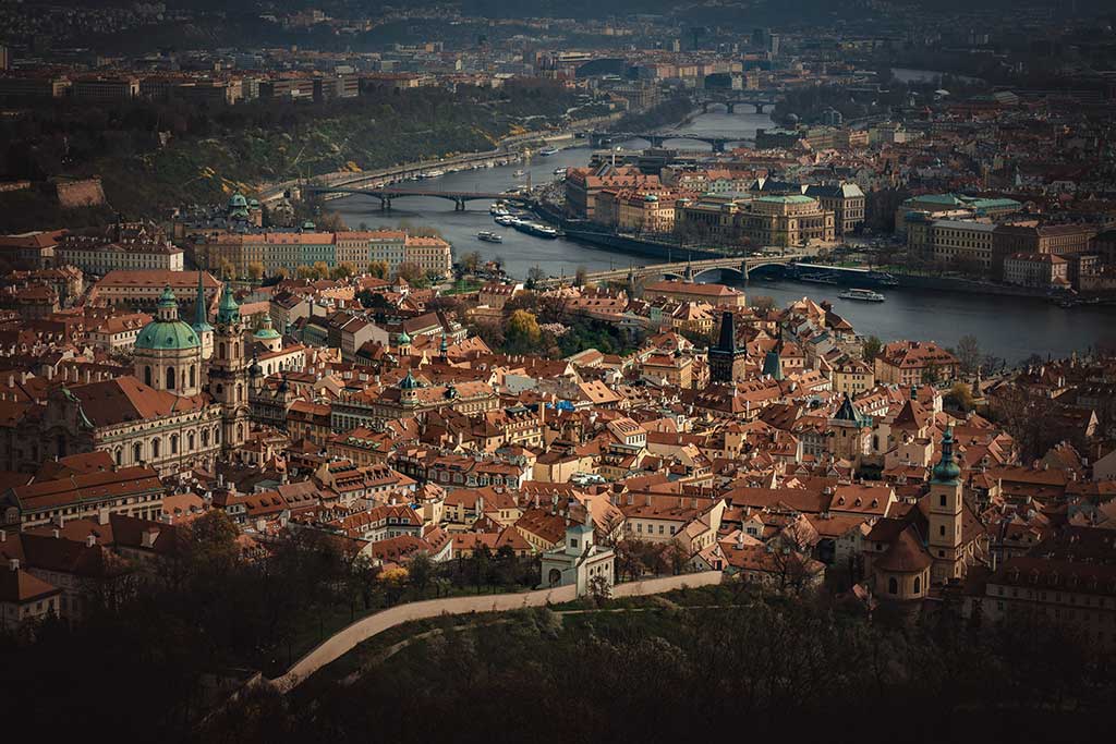 Petřín Tower Perspective: Is it Worth the Climb for the Ultimate Panoramic Photo