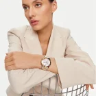 Relógio Festina Boyfriend F20605/1 para mulher com mostrador em madrepérola, cristais Swarovski, caixa de 38,1 mm e bracelete metálica.