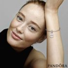 Conta PANDORA Friends are Family