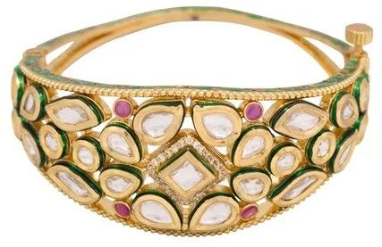 A-shaped diamond bracelet