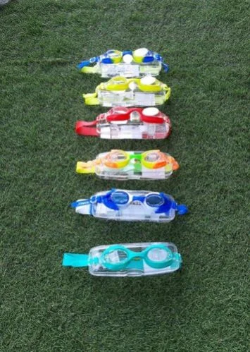 Swimming goggles