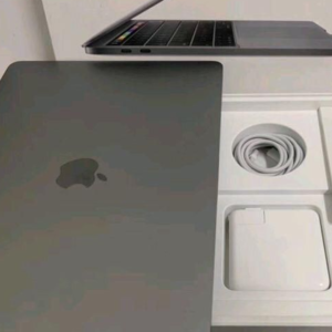 Apple MacBook Pro A1708 Retina Core i7 2.5GHz,16GB RAM,256GB SSD