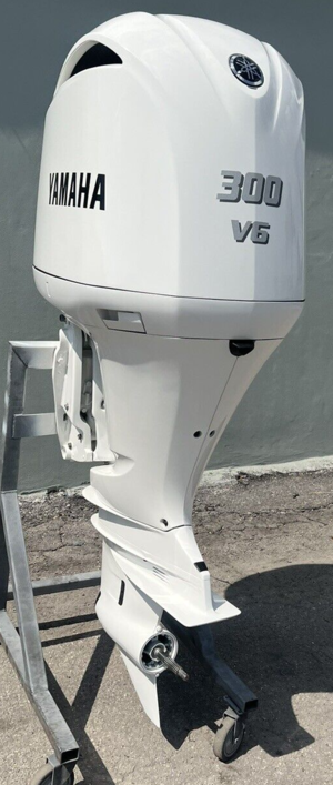 New Yamaha 300hp 4 Stroke 25 Shaft Outboard Motor with 3 Years warranty