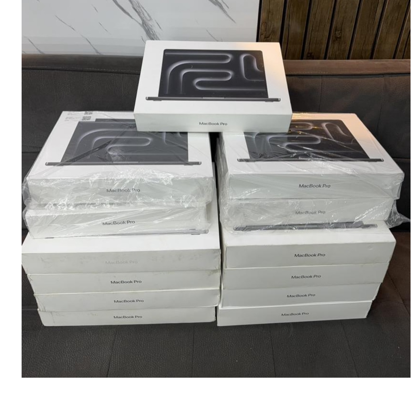 Apple 2025 MacBook Pro Laptop with M5 chip with 10‑core CPU and GPU: Built for Apple Intelligence, 14.2-inch Liquid Retina XDR Display, 24GB Unified Memory, 1TB