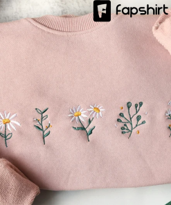 Pink daisy embroidered crewneck sweatshirt embroidered,Lovely Daisy,Floral…