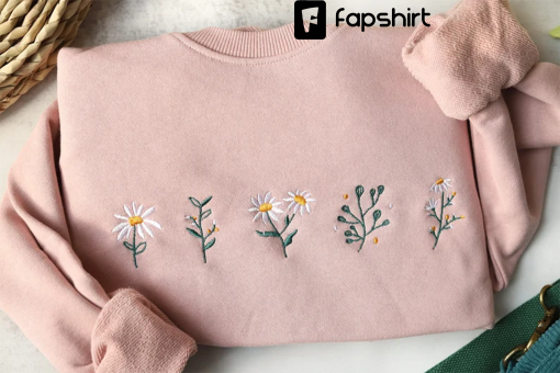 Pink daisy embroidered crewneck sweatshirt embroidered,Lovely Daisy,Floral Sweatshirt,Gifts for her