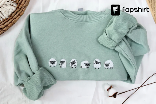 Embroidered sheep sweatshirt,embroidered sweatshirt,Green Sweatshirt,Farm,vintage sweatshirt