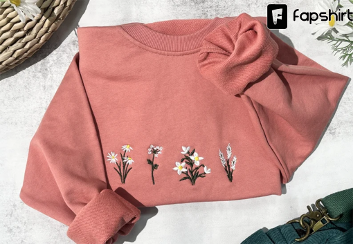 crewneck Daisy sweatshirt embroidered,Flower Sweatshirt,embroidered sweatshirt vintage,Lovely Daisy,Floral Sweatshirt,Gifts for her