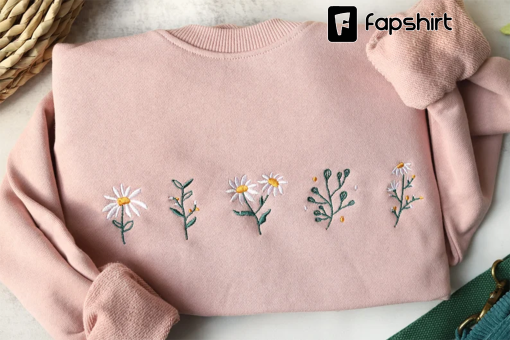 Pink daisy embroidered crewneck sweatshirt embroidered,Lovely Daisy,Floral Sweatshirt,Gifts for her