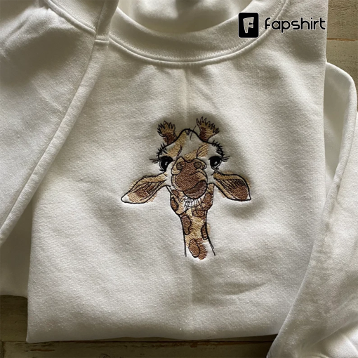 Giraffe Embroidered Crewneck- Cute Vintage Sweatshirt – Trendy Crewneck