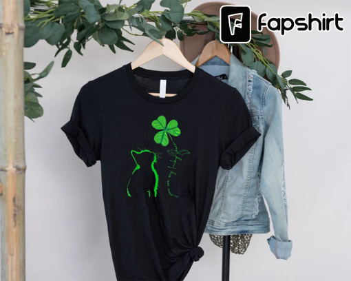 St Patricks Day Cat Gifts My Lucky Charm Kitty Kitten Cats T-Shirt