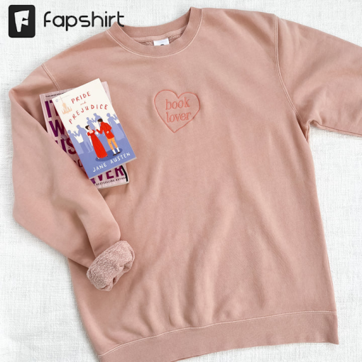 The classic, minimalist crew neck shirt every book lover needs