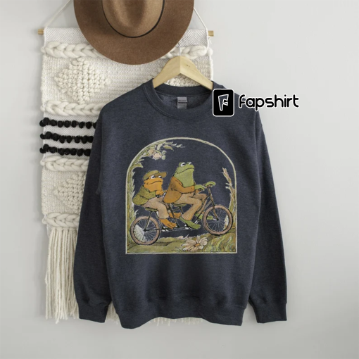 Frog And Toad Crewneck Sweatshirt, Vintage Classic Book Sweatshirt, Cottagecore Aesthetic