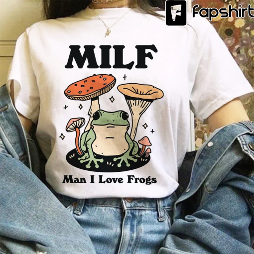 Retro Frog Tshirt, Funny MILF Froggy Shirt, Cottagecore Froggy Tee, Oversized UNISEX T-shirt, Toad Shirt, Frog Lover shirt, Shirt dress bed