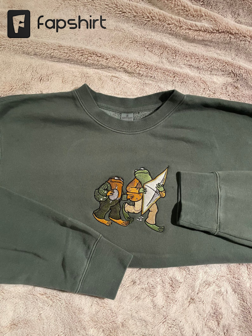 Frog and Toad Minimalist Embroidered Crew Neck Vintage classic book sweatshirt