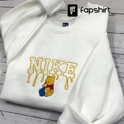 Cartoon Sweatshirts, Winnie the Pooh Embroidered Sweatshirt, Trending Embroidered Crewneck, Vintage shirt, Embroidery Hoodie ETMTM071