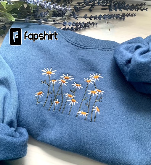 Embroidered Daisy Crewneck