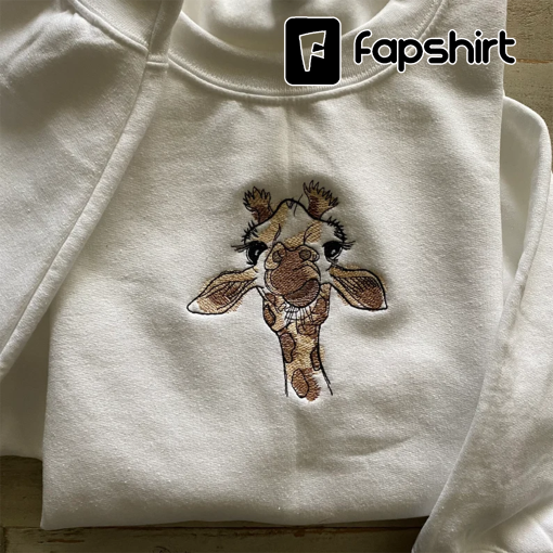 Giraffe Embroidered Crewneck- Cute Vintage Sweatshirt – Trendy Crewneck