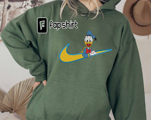 Duck Donal.d Cartoon Brand Embroidered Sweatshirt, Brand Embroidered Crewneck, Custom Brand Embroidered Sweatshirts, Embroidered Sweatshirts