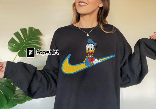 Duck Donal.d Cartoon Brand Embroidered Sweatshirt, Brand Embroidered Crewneck, Custom Brand Embroidered Sweatshirts, Embroidered Sweatshirts