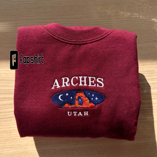 Arches National park Sweatshirt, Utah vintage crewneck embroidered