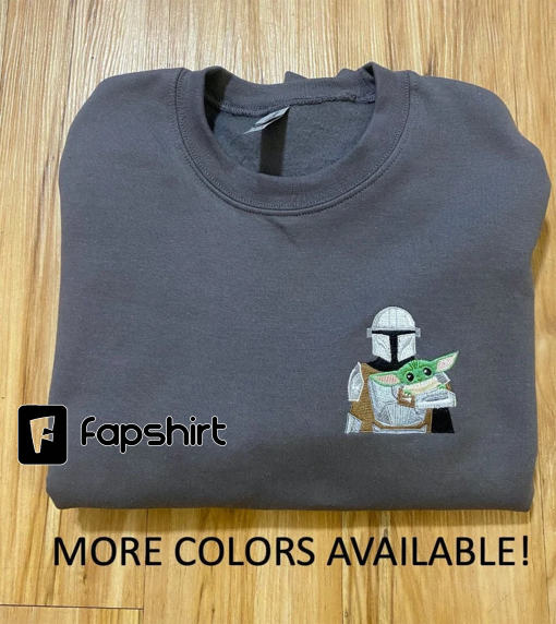 Embroidered Mandalorian Grogu crewneck sweatshirt