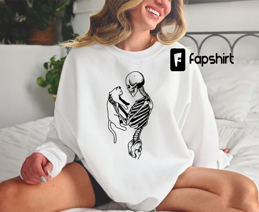 Skeleton Sweatshirt,Skeleton And Cat Hoodie,Gifts For Cat Lovers Shirts,Skeleton Love,Cat Lady,Cat Mom,Cat Clothing,Cat Dad,Cat Tees