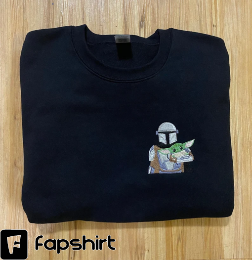 Embroidered Mandalorian Grogu crewneck sweatshirt