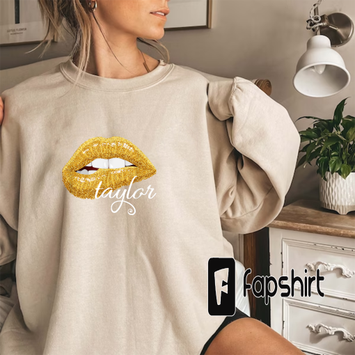 Taylor Golden Lips Special Fan Lover T-Shirt Man women T-Shirt