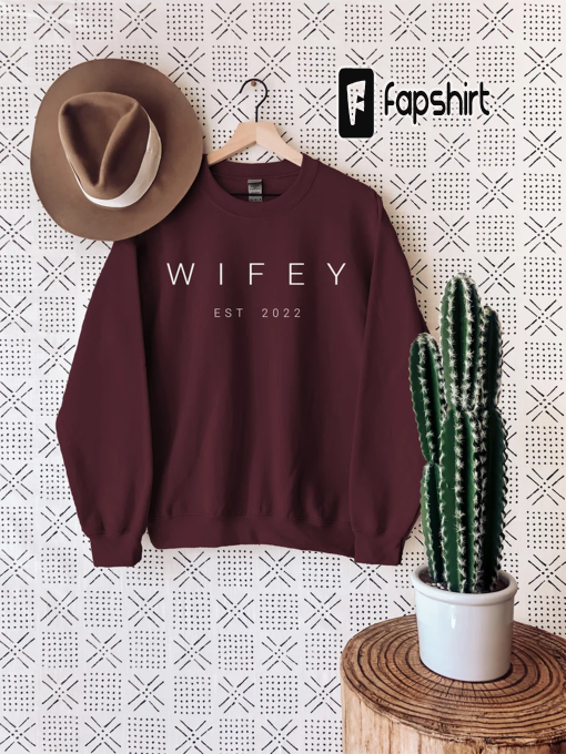 Wifey Sweatshirt, Hubby Sweatshirt, Gift for Fiance, Wedding Gift, Wedding Sweat, Husband And Wife Gift, Matching Couple Sweater