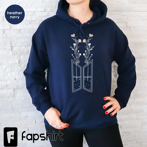 Minimalist Floral Sweatshirt, Long Sleeve Shirts for Women, Aesthetic Crewneck Sweatshirt, Girlfriend Hoodie Gift, Flowers Graphic Hooded