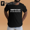 Funny Swiftie Dad Shirt, It’s me Hi I’m the Dad Shirt, Father’s Day Gift, Swiftie Dad Gift, Cool Dad T-Shirt, Dad Life Shirt, New Daddy Tee