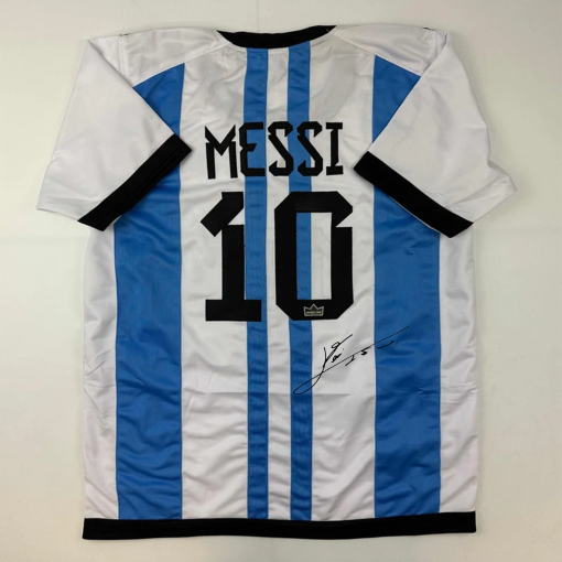 Signed by Messi Jersey Argentina hand-signed with COA. Shirt signed by Messi Argentina – World Cup