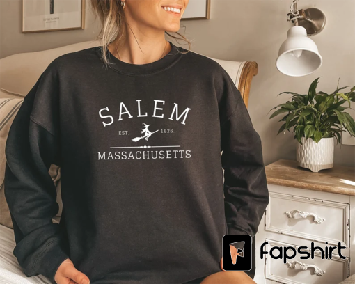 Salem Massachusetts, Crewneck Halloween Sweatshirt on Sand Color Gildan, Hocus Pocus sweatshirt, Comfort colors. Halloween sweatshirt