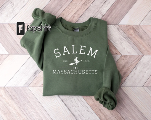 Salem Massachusetts, Crewneck Halloween Sweatshirt on Sand Color Gildan, Hocus Pocus sweatshirt, Comfort colors. Halloween sweatshirt