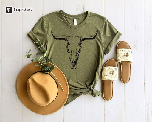 Boho Cow Skull Shirt, howdy shirt, Wild west Shirt, Western Graphic Tee, Cowgirl Shirt, Bull Skull Shirt, Southwest Shirt, Western Clothing