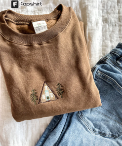 A-Frame Cabin Embroidered Crewneck Sweatshirt, Winter Sweater,…