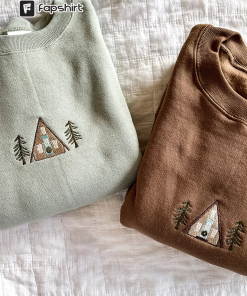 A-Frame Cabin Embroidered Crewneck Sweatshirt, Winter Sweater,…