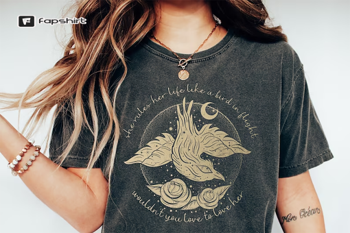 She Rules Her Life Like A Bird In Flight Rhiannon Stevie Nicks Inspired Gift Distressed Look Tee