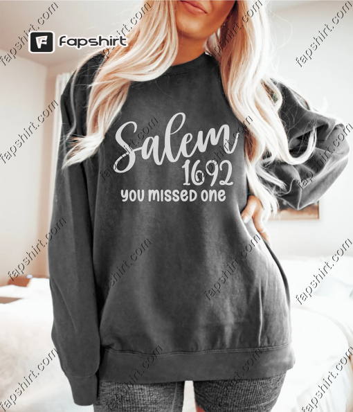 Salem Comfort Colors Sweatshirt, Halloween Sweatshirt, Salem Witch Shirt 1692, Salem Massachusetts Sweater, Halloween Girls Trip, Fall Shirt