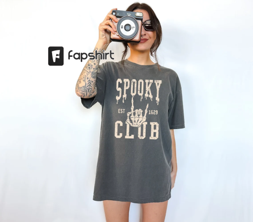 Retro Halloween Comfort Colors shirt,Spooky Babes Club ,Vintage Skeleton Halloween Shirt,Autumn Shirt,Retro Fall Shirt,