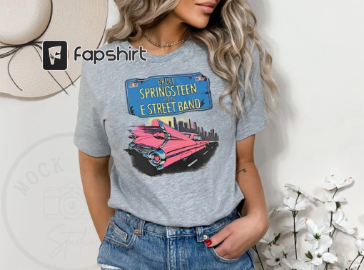 Bruce Springsteen T-Shirt, Vintage 1980s Bruce Springsteen Born in The USA Tour T-Shirt – Hoodie – Crewneck Sweatshirt