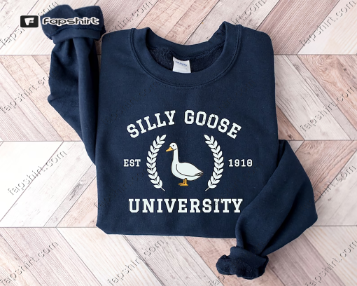 Silly Goose University Crewneck Sweatshirt,Unisex Silly Goose University Shirt,Funny Men’s Sweatshirt,Funny Gift for Guys,Funny Goose Tshirt