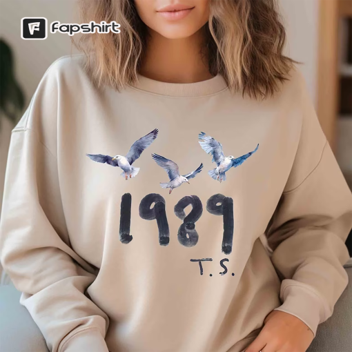 1989 Sweatshirt Light Blue 1989 Sweatshirt Dupe Taylor Swiftie Merch Taylor’s Version ,1989 Music Album Sweatshirt and Hoodie,