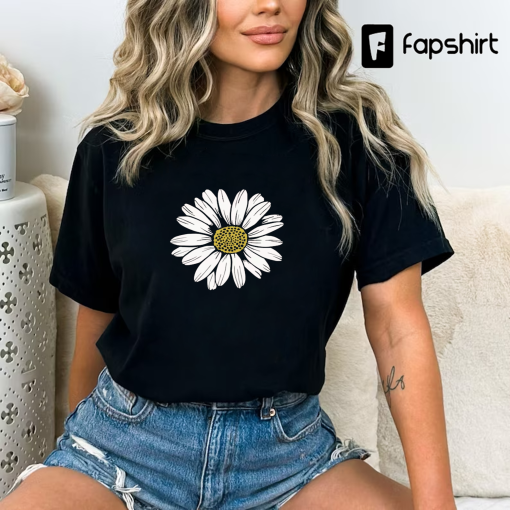 Daisy Shirt, Wildflower Shirt, Boho Shirt, Floral T-shirt Gift, Birth Month Flower, Gift For Sister, Summer Shirt, Women Shirt, Flower Shirt