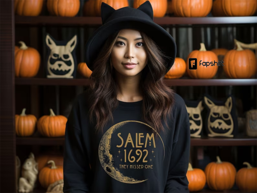 Salem 1692 They Missed One Sweatshirt, Hallo Moon Sweatshirt, Retro Salem Massachusetts Halloween Sweatshirt, Vintage Witches Hoodie