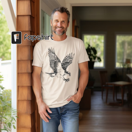 Flying Hawk Shirt, Red Hawk Birds of Prey T-Shirt for Men Women Ladies, Graphic Tee, Animal Shirt, Nature Gift for Him or Her