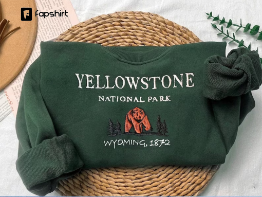 Yellowstone National Park Sweatshirt Crewneck, Embroidered Crewneck, Vintage Embroidered Crewneck