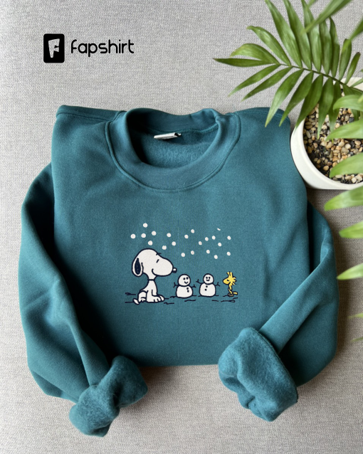 Winter Snoopy Sweatshirt-Snoopy crewneck Sweatshirt-Chirstmas Unisex Sweatshirt-Snoopy snowman Sweatshirt- gift- Snoopy embroidered crewneck